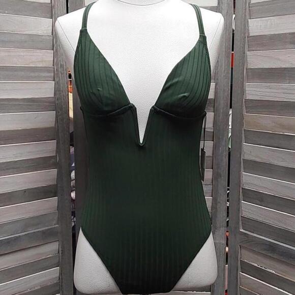 Ribbed Plunge Front V-Wire One Piece Swimsuit | Shade & Shore | X Large (16/18) - Picture 1 of 11